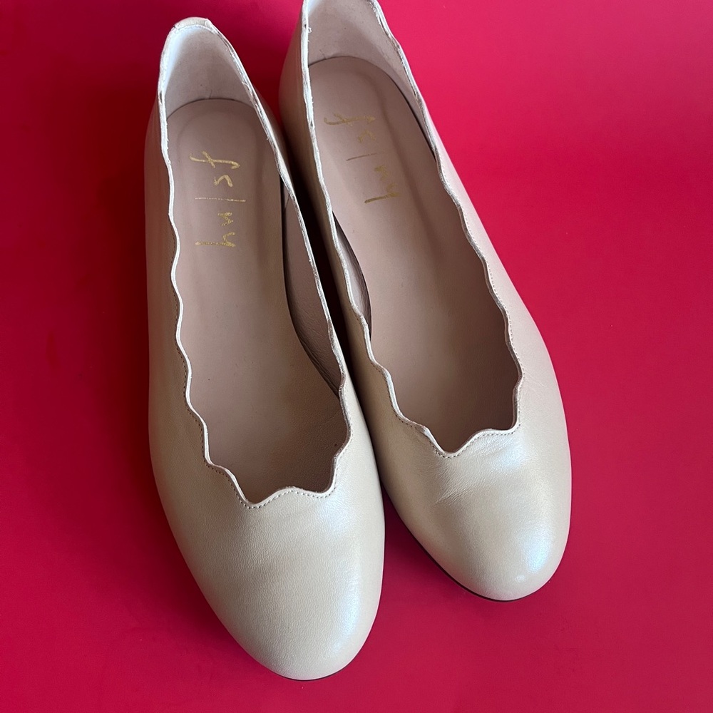 FRENCH SOLE FS/NY Scalloped Beige Flats 7.5